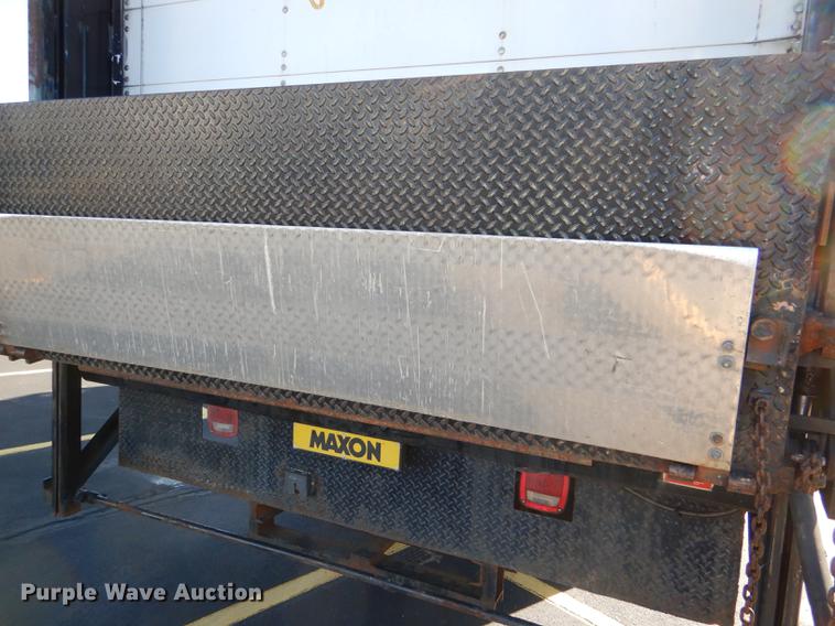 image for item DE0126 1995 Ford F700 box truck