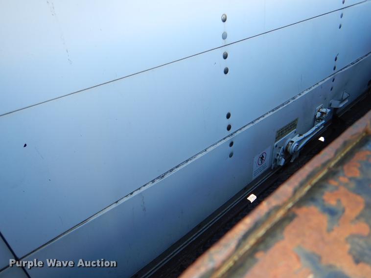 image for item DE0126 1995 Ford F700 box truck