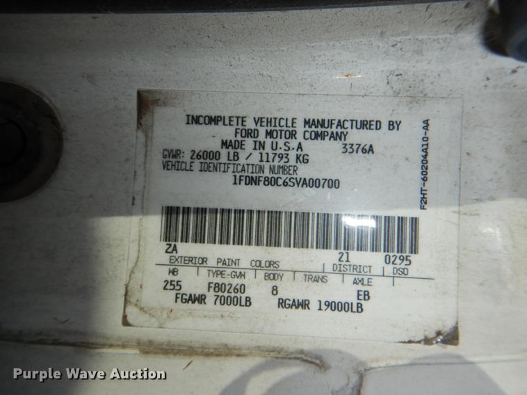 image for item DE0126 1995 Ford F700 box truck