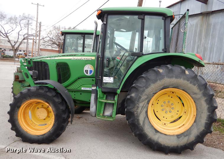 image for item DE3851 2004 John Deere 6215 tractor