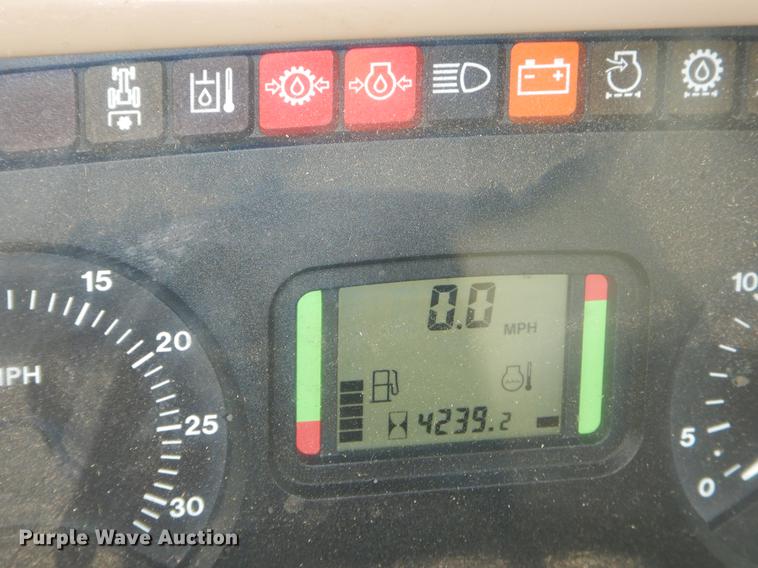 image for item DE3851 2004 John Deere 6215 tractor