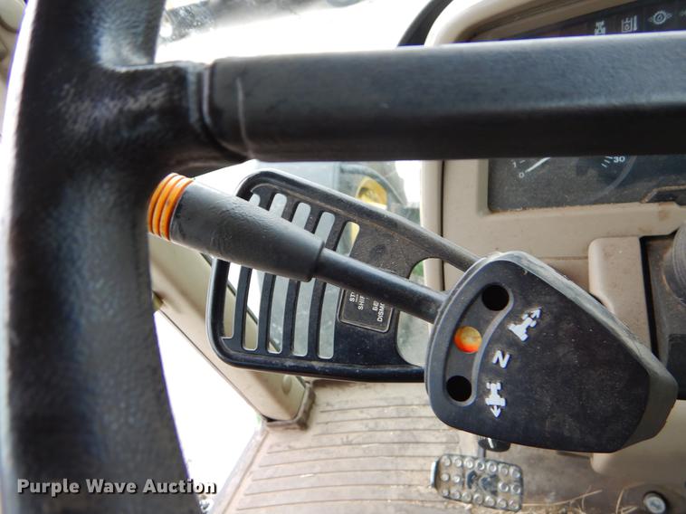 image for item DE3851 2004 John Deere 6215 tractor