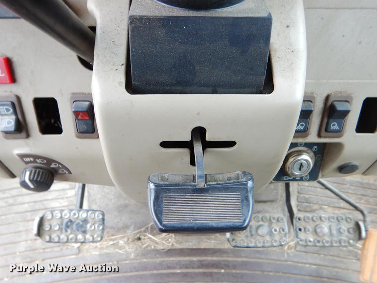 image for item DE3851 2004 John Deere 6215 tractor