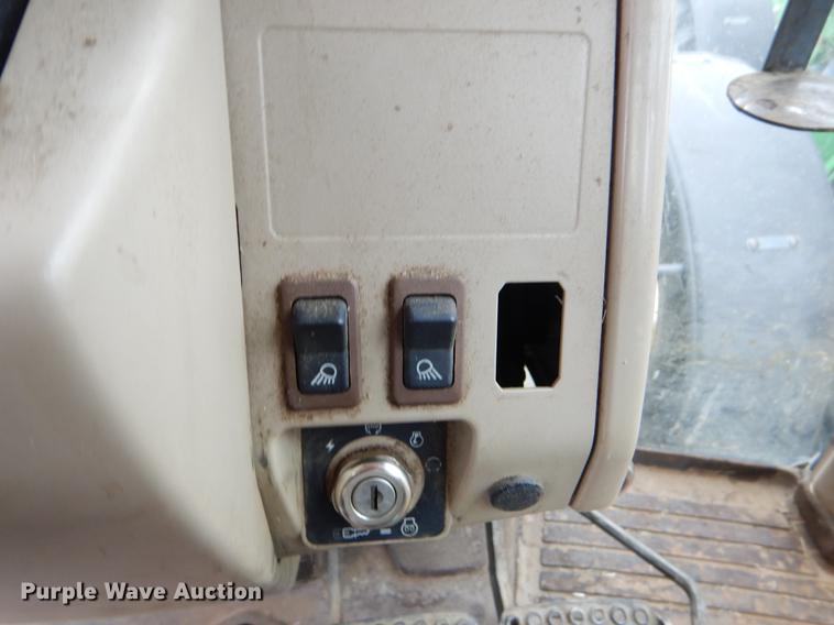 image for item DE3851 2004 John Deere 6215 tractor