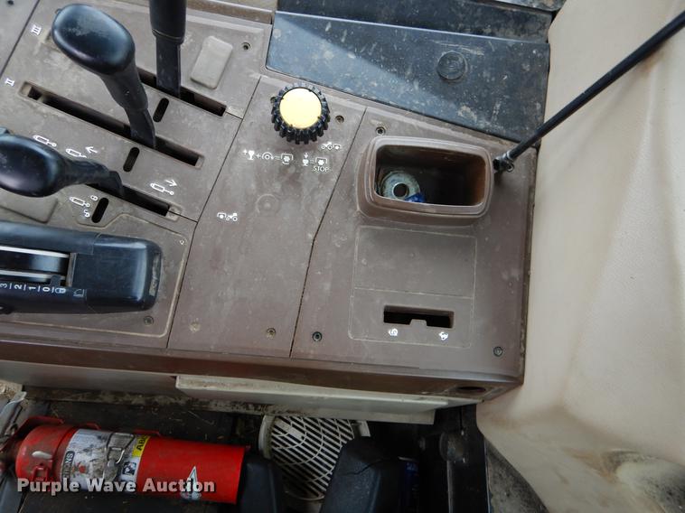 image for item DE3851 2004 John Deere 6215 tractor