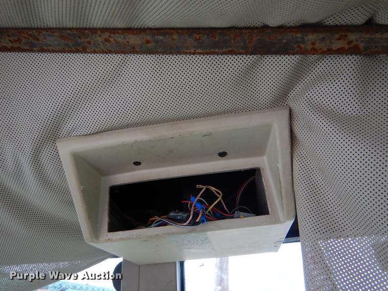 image for item DE3851 2004 John Deere 6215 tractor