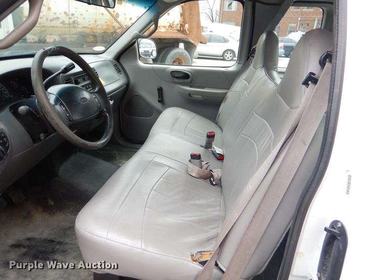 image for item DE3852 2000 Ford F150 SuperCab pickup truck