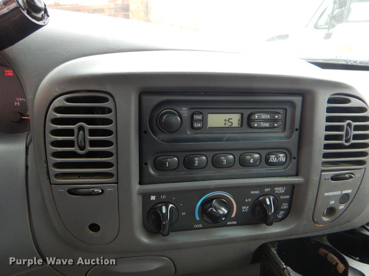 image for item DE3852 2000 Ford F150 SuperCab pickup truck