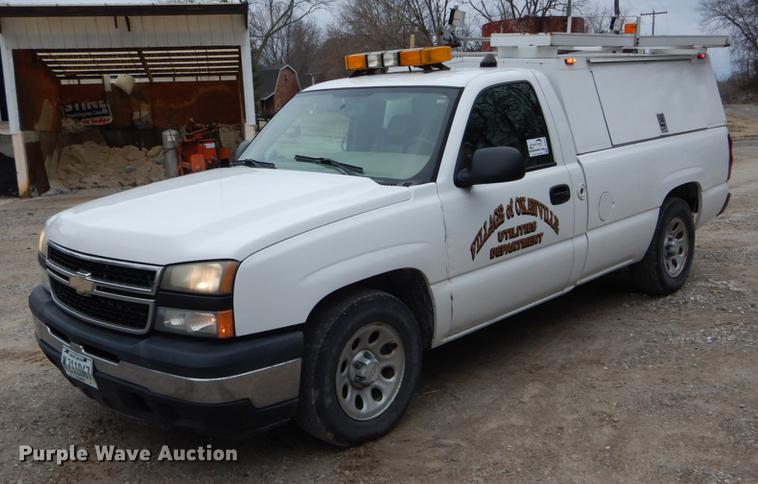 image for item DE6049 2007 Chevrolet Silverado 1500 pickup truck