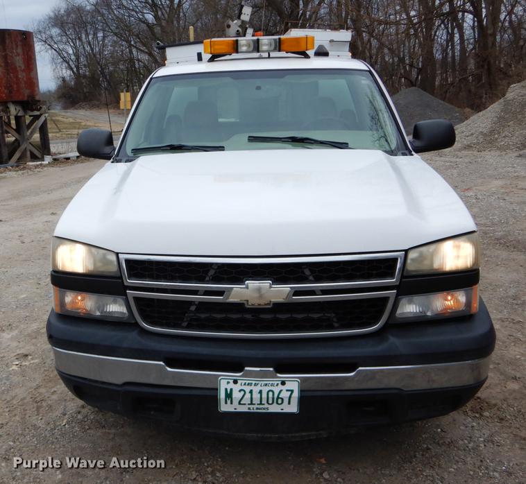 image for item DE6049 2007 Chevrolet Silverado 1500 pickup truck