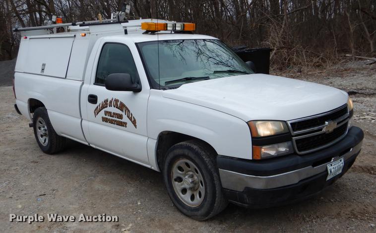 image for item DE6049 2007 Chevrolet Silverado 1500 pickup truck