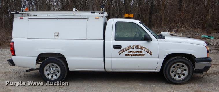 image for item DE6049 2007 Chevrolet Silverado 1500 pickup truck