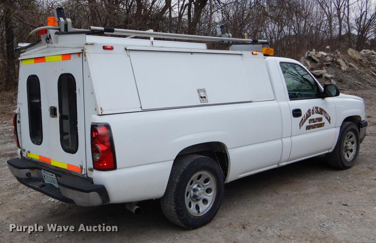 image for item DE6049 2007 Chevrolet Silverado 1500 pickup truck