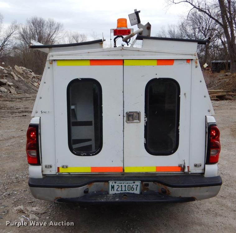 image for item DE6049 2007 Chevrolet Silverado 1500 pickup truck