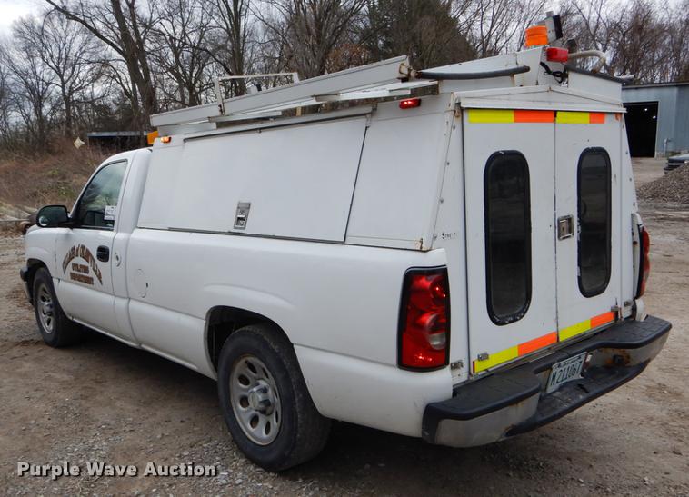 image for item DE6049 2007 Chevrolet Silverado 1500 pickup truck