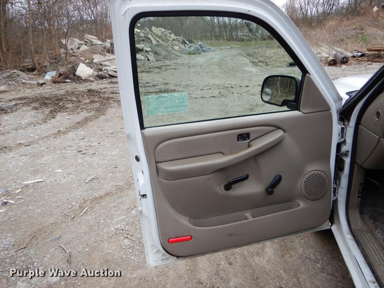 image for item DE6049 2007 Chevrolet Silverado 1500 pickup truck