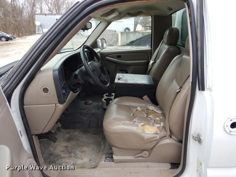 image for item DE6049 2007 Chevrolet Silverado 1500 pickup truck