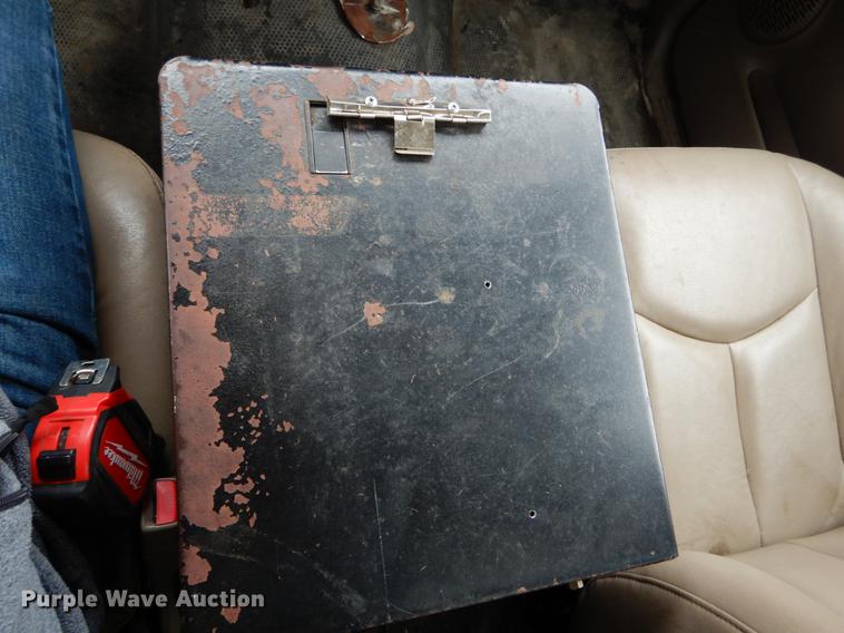 image for item DE6049 2007 Chevrolet Silverado 1500 pickup truck