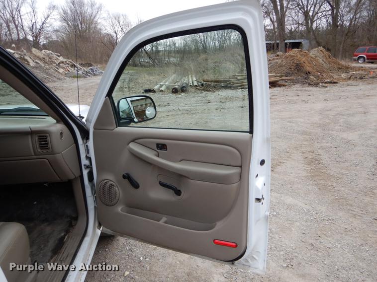 image for item DE6049 2007 Chevrolet Silverado 1500 pickup truck