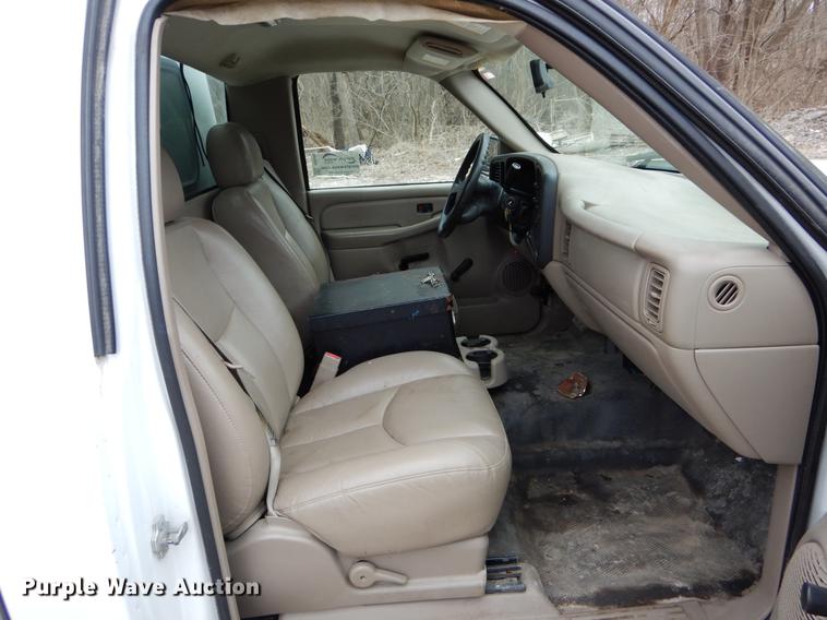 image for item DE6049 2007 Chevrolet Silverado 1500 pickup truck