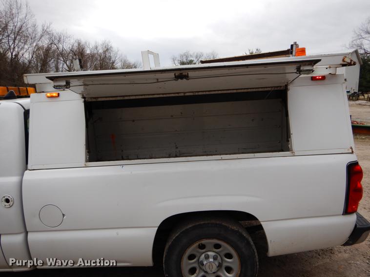 image for item DE6049 2007 Chevrolet Silverado 1500 pickup truck