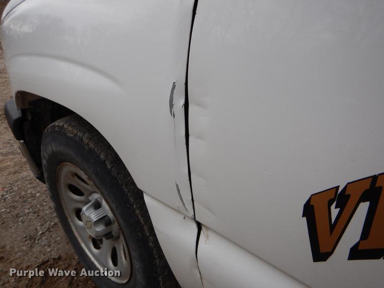 image for item DE6049 2007 Chevrolet Silverado 1500 pickup truck