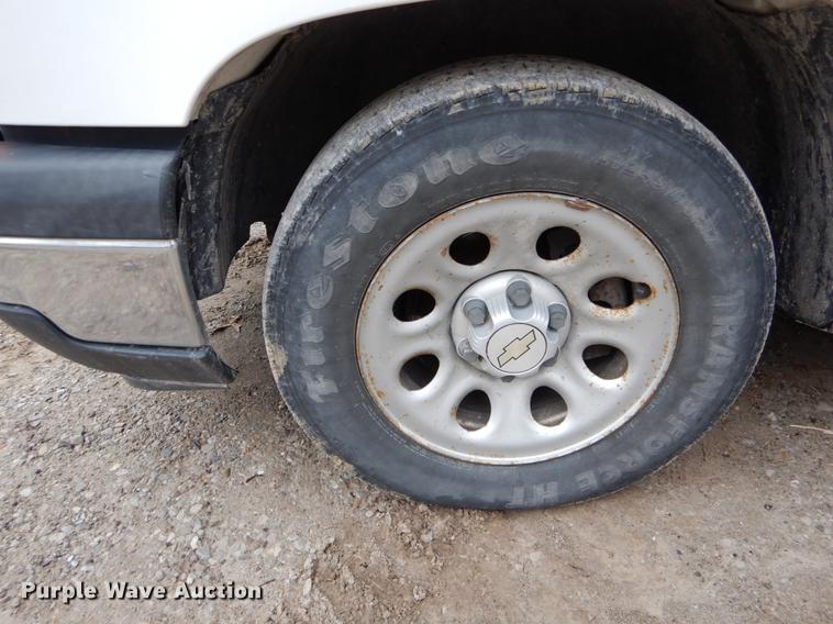 image for item DE6049 2007 Chevrolet Silverado 1500 pickup truck