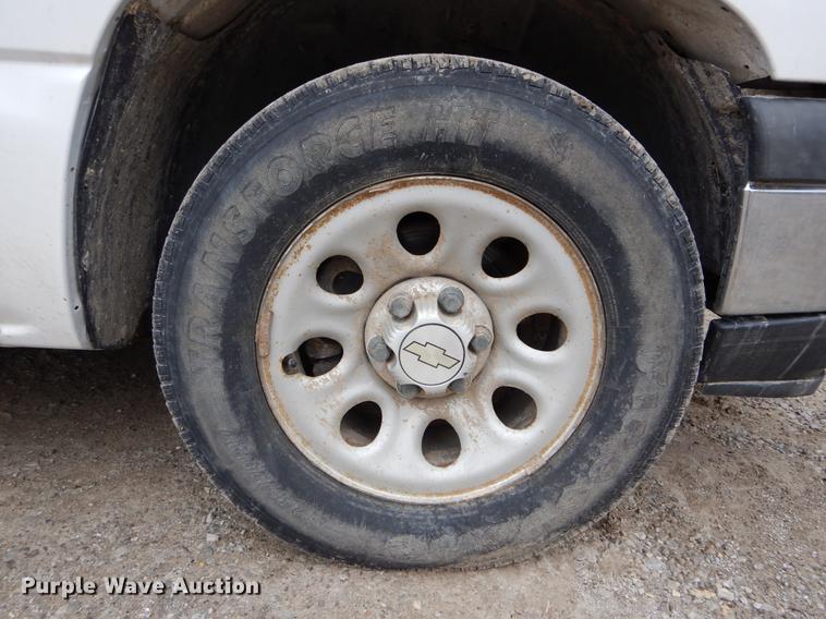 image for item DE6049 2007 Chevrolet Silverado 1500 pickup truck