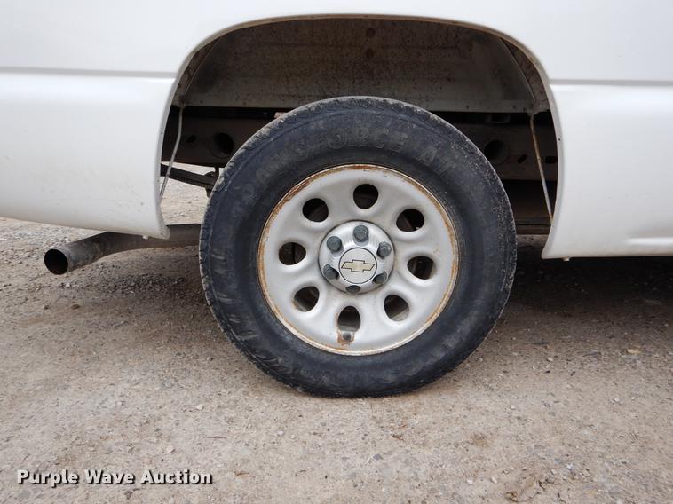 image for item DE6049 2007 Chevrolet Silverado 1500 pickup truck