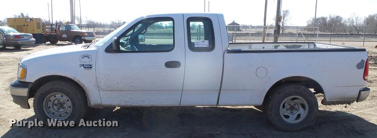 image for item DF2975 2002 Ford F150 XL SuperCab pickup truck