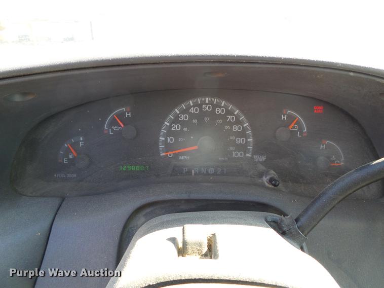 image for item DF2975 2002 Ford F150 XL SuperCab pickup truck