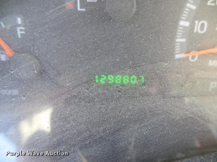 image for item DF2975 2002 Ford F150 XL SuperCab pickup truck