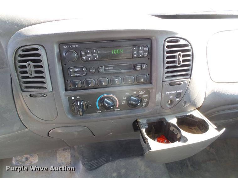 image for item DF2975 2002 Ford F150 XL SuperCab pickup truck