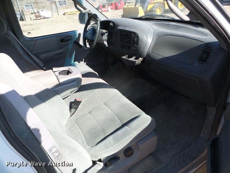 image for item DF2975 2002 Ford F150 XL SuperCab pickup truck