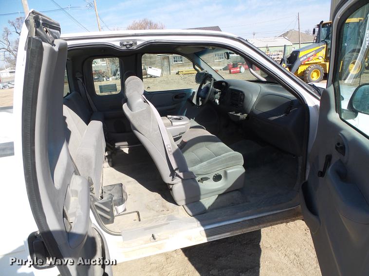 image for item DF2975 2002 Ford F150 XL SuperCab pickup truck