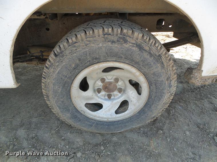 image for item DF2975 2002 Ford F150 XL SuperCab pickup truck