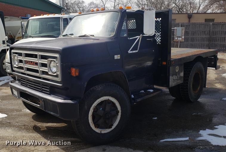 image for item DF3285 1983 GMC C70 flatbed truck