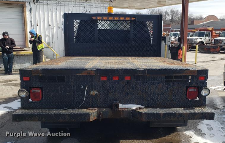 image for item DF3285 1983 GMC C70 flatbed truck