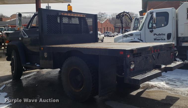 image for item DF3285 1983 GMC C70 flatbed truck