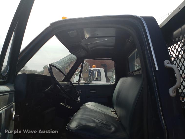 image for item DF3285 1983 GMC C70 flatbed truck