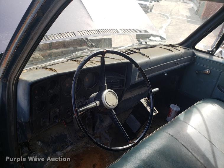 image for item DF3285 1983 GMC C70 flatbed truck