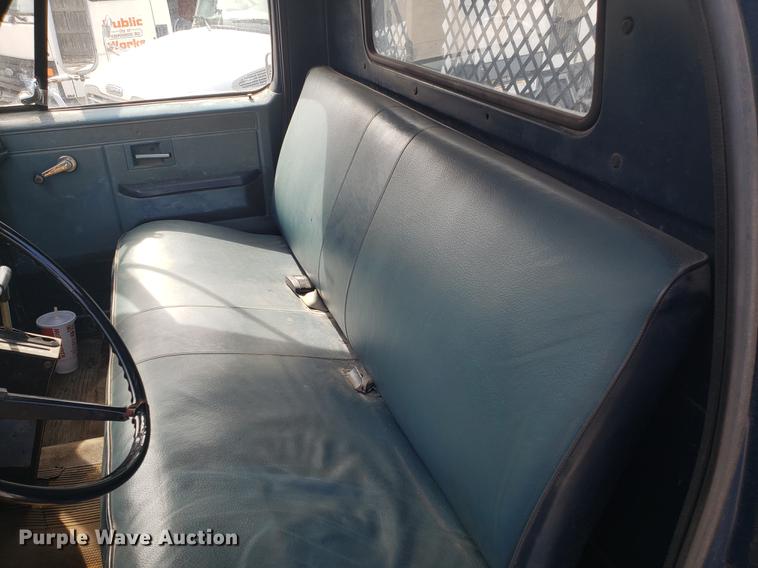 image for item DF3285 1983 GMC C70 flatbed truck
