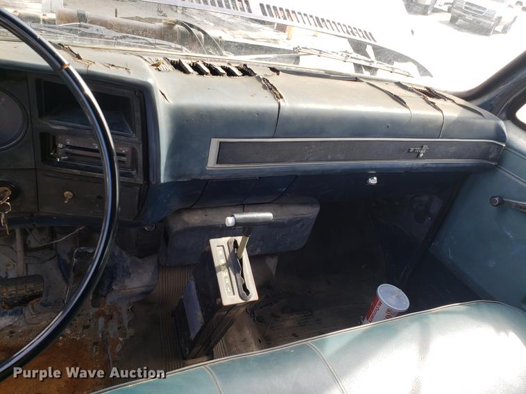 image for item DF3285 1983 GMC C70 flatbed truck