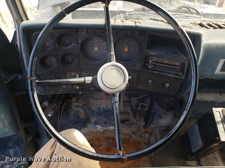 image for item DF3285 1983 GMC C70 flatbed truck