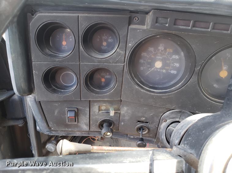 image for item DF3285 1983 GMC C70 flatbed truck