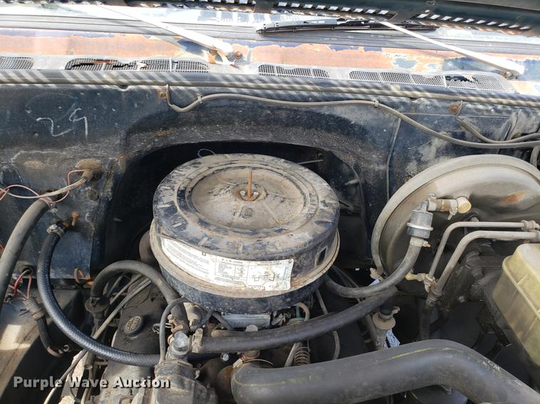 image for item DF3285 1983 GMC C70 flatbed truck