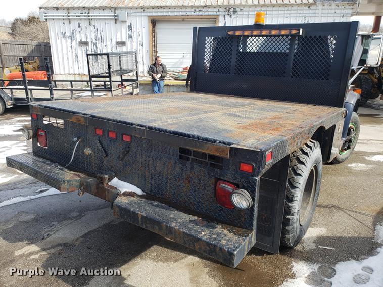 image for item DF3285 1983 GMC C70 flatbed truck
