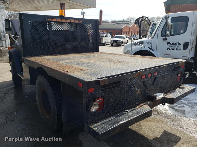 image for item DF3285 1983 GMC C70 flatbed truck