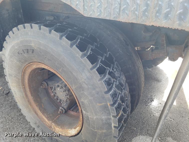 image for item DF3285 1983 GMC C70 flatbed truck