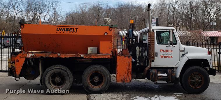 image for item DF3290 1984 International 1954 asphalt patch truck